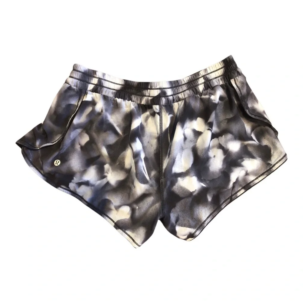 Lululemon Seek The Heat Lined Running Yoga Workout Shorts Size 8 - Picture 2 of 6